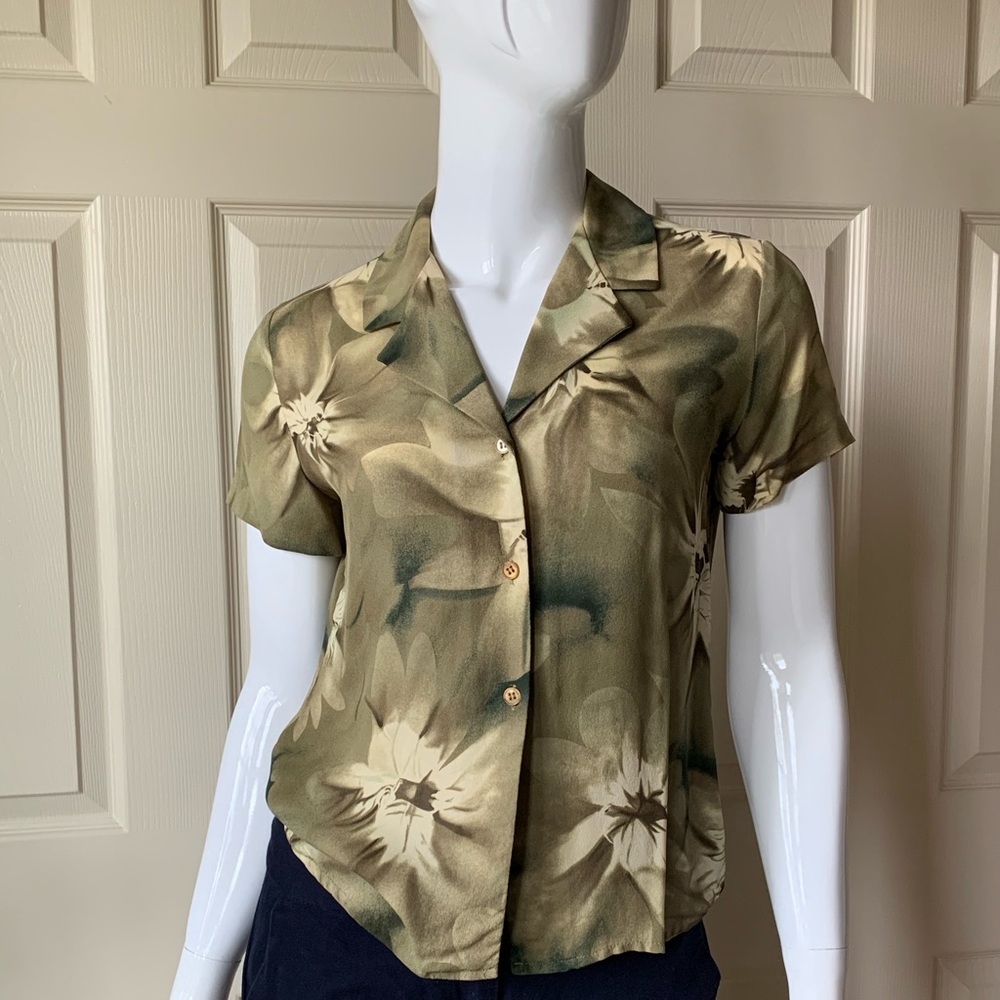 Jones New York - women’s silk shirt (size 4P)